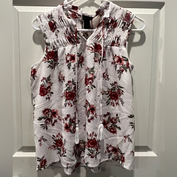Justify pretty white with red flowers sleeveless top - Picture 1 of 4